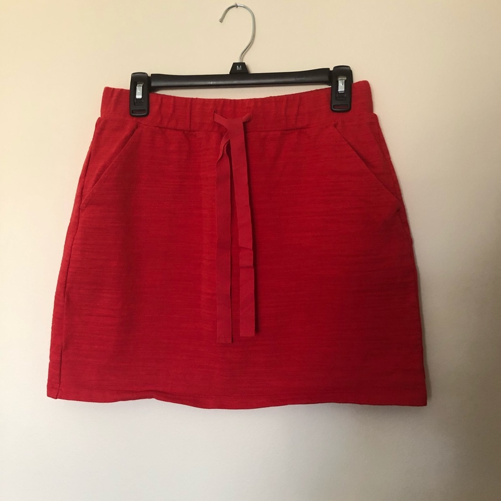 Sporty cotton drawstring Loft skirt. Size small.
